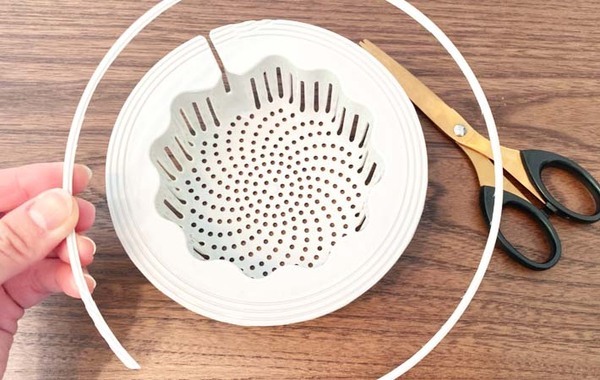 シンクの生ゴミ、楽に処理できます！　ダイソーの便利グッズに「もっと早く知りたかった」