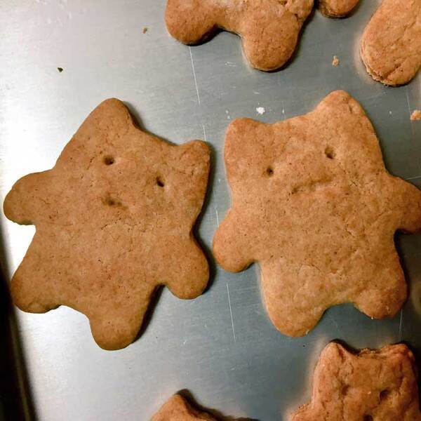 出来上がったクッキーに違和感　型の上下を誤り…？　「情けない」