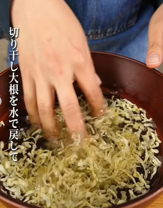 切り干し大根にピリ辛だれを混ぜるだけ！　絶品ナムルレシピに「これはいい」「自分好み」