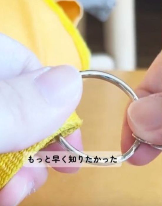 キーリングを通す時『ストロー』を使うと「手も指も痛くない」　驚きの方法とは？