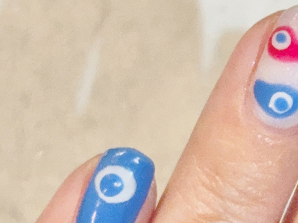 セルフネイルのモチーフになったのは？　「ゲラゲラ笑った」「うますぎる」