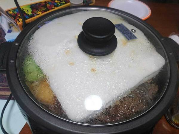 「はんぺん入れたらおいしそう！」やってみたら…　結果に「声出た」「電車で見ちゃダメ」