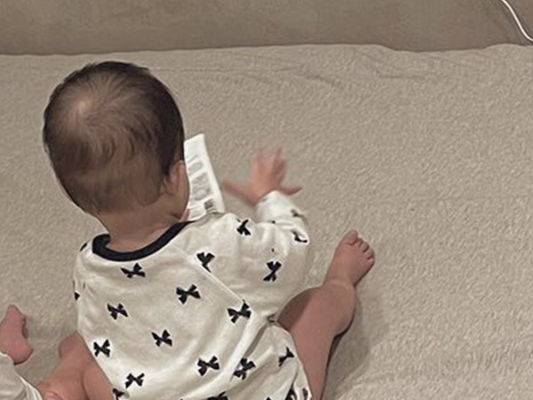 双子の赤ちゃんの様子を見に行くと？　「漫才のネタ合わせかな」「かわいすぎて爆笑」