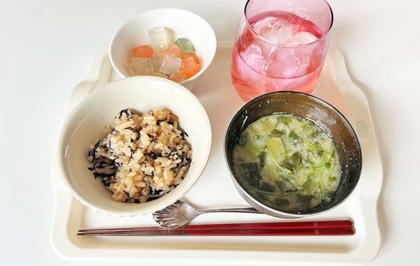 ダイソーのトレー、レンチンすると？　まさかの性能に「これは買う」「安心できる」