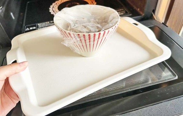 ダイソーのトレー、レンチンすると？　まさかの性能に「これは買う」「安心できる」