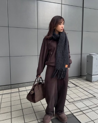 生地の厚みもサイズ感も抜群！　UNIQLOコーデに「万能」「買いに行く」