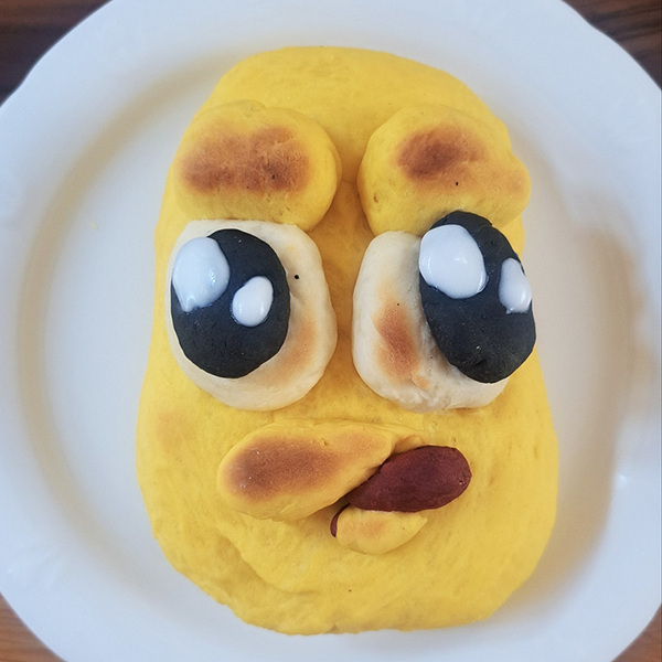 女性が作った『キャラパン』　焼き上がりに「いや、天才でしょ」「顔、顔ー！」