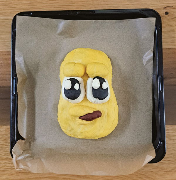 女性が作った『キャラパン』　焼き上がりに「いや、天才でしょ」「顔、顔ー！」