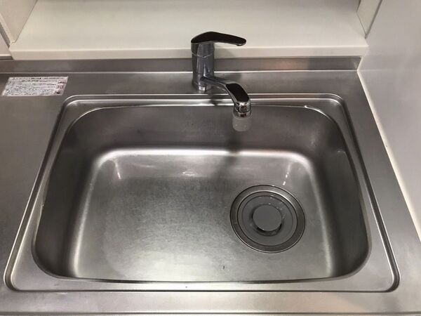 知らぬ間にシンクを傷めてるかも？　企業の注意喚起に「知らなかった」