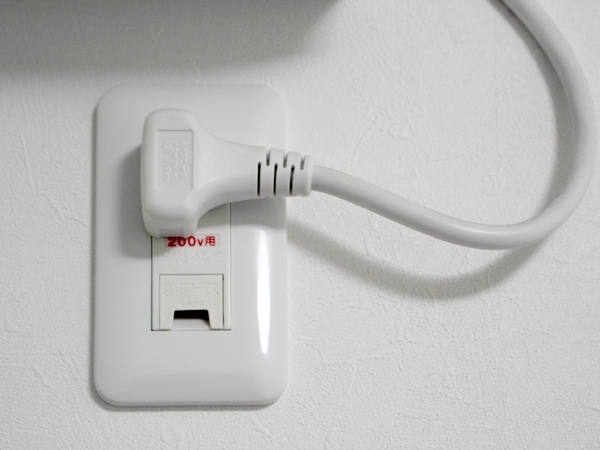 エアコンを設置するなら確認必須！　コンセントの場所に「ダメなの？」