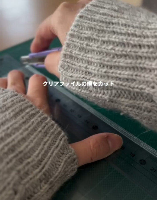 ２枚にカットしたクリアファイルを…　活用法に「驚いた」「いい考え」