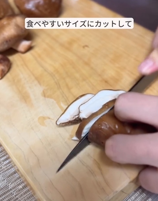 熱湯に浸けた乾燥シイタケ　３０分後の姿に「こんな方法があったとは！」