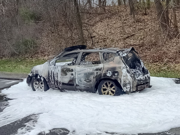 高速道路で車が炎上　現場にいた誰もが笑顔になったワケは？「信じられない」