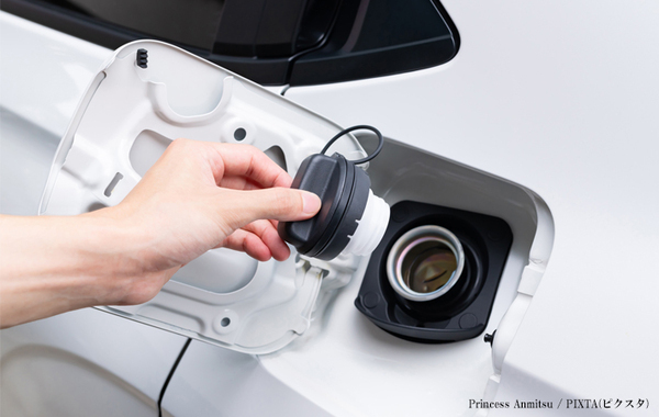 「ガソスタに来たら置いてあった」　ゾッとする光景に「めっちゃ危険」「やばい」