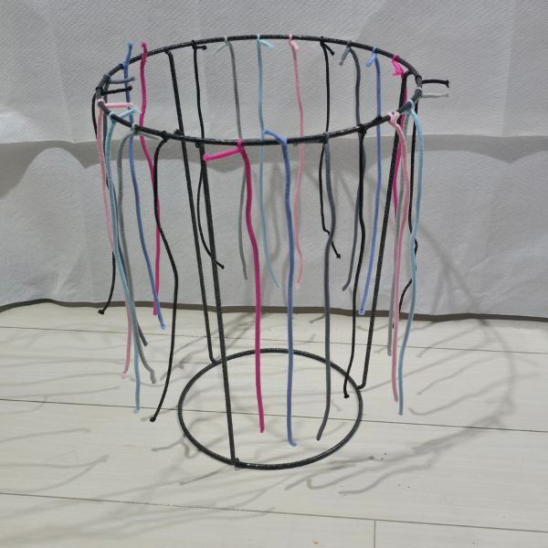 「意外すぎる」「早く知りたかった」　鉢スタンドが見せる収納アイテムに！