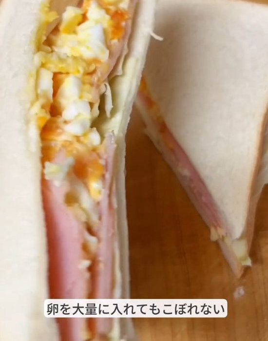 サンドイッチから『たまご』がはみ出るなら？　発想の転換に脱帽！