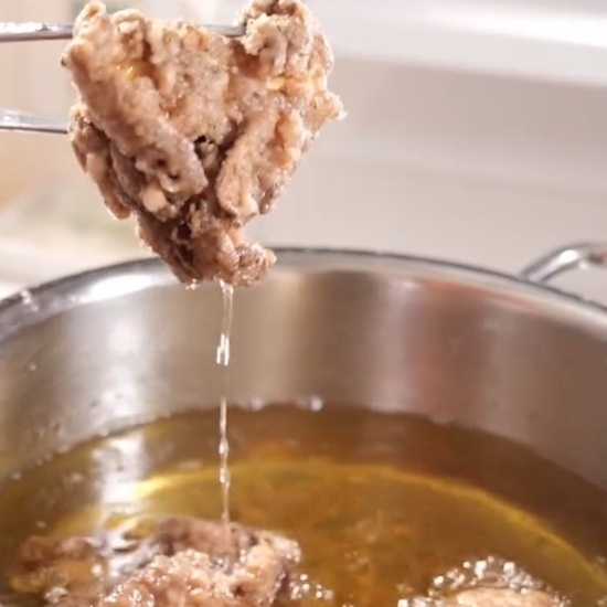 「食感がまるで肉」　マイタケの思わぬ調理テクに絶賛の声　プロの発想がすごい！