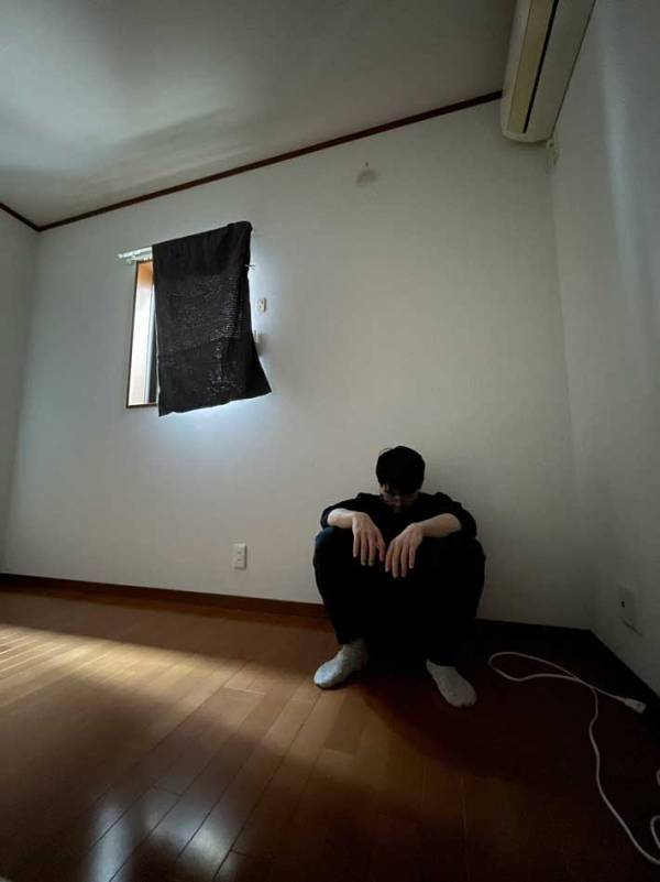 母親「ふと夫を見ると…」　その姿に「面白すぎる」「奇跡の１枚」