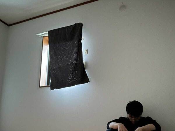 母親「ふと夫を見ると…」　その姿に「面白すぎる」「奇跡の１枚」