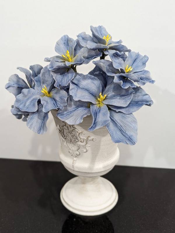 生け花、よーく見ると…？　「理解が追い付かない」「魔法使いか」