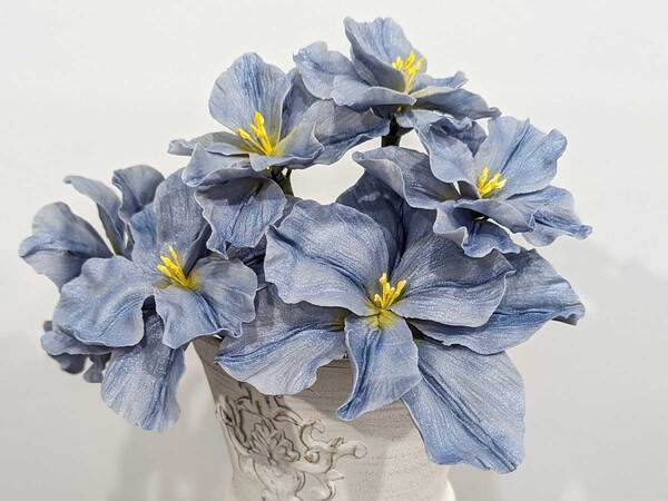 生け花、よーく見ると…？　「理解が追い付かない」「魔法使いか」