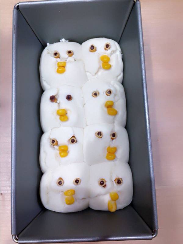 焼き上がったパンを確認すると…？　予想外の見た目に「笑いが止まらない」「面白すぎる」