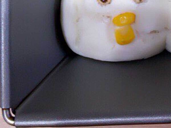 焼き上がったパンを確認すると…？　予想外の見た目に「笑いが止まらない」「面白すぎる」