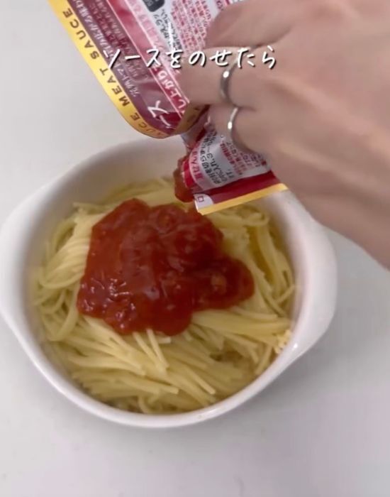 『焼きそばを４分チン』　料理酒を加えて加熱したら…　「今日からコレ」「すごい」