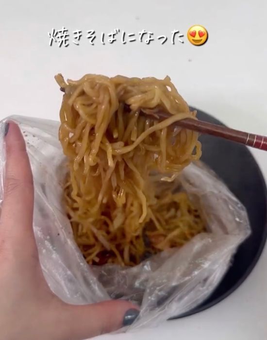 『焼きそばを４分チン』　料理酒を加えて加熱したら…　「今日からコレ」「すごい」
