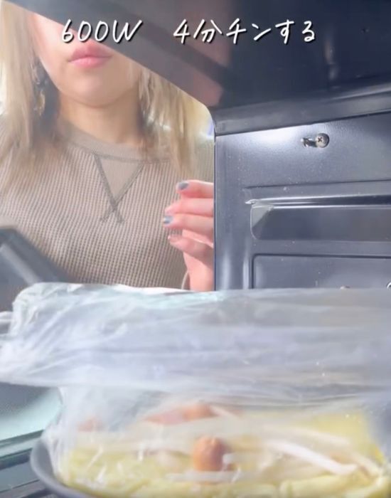 『焼きそばを４分チン』　料理酒を加えて加熱したら…　「今日からコレ」「すごい」