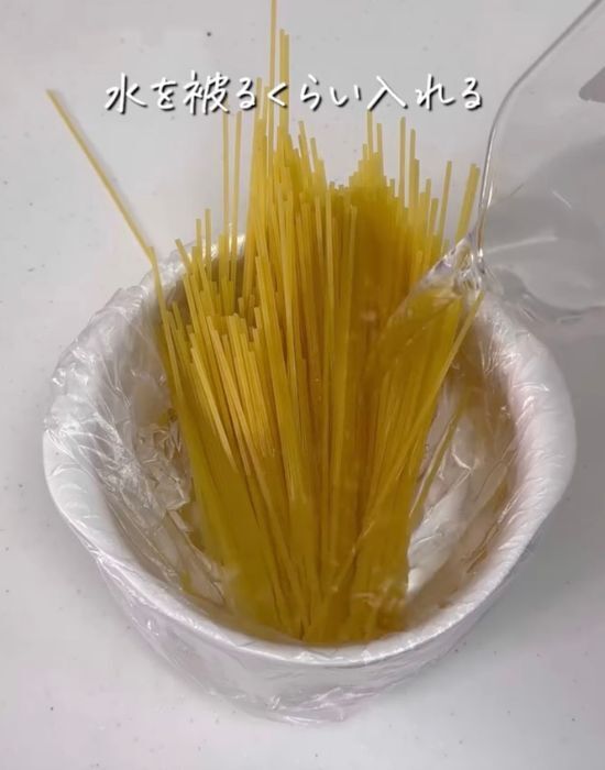 『焼きそばを４分チン』　料理酒を加えて加熱したら…　「今日からコレ」「すごい」