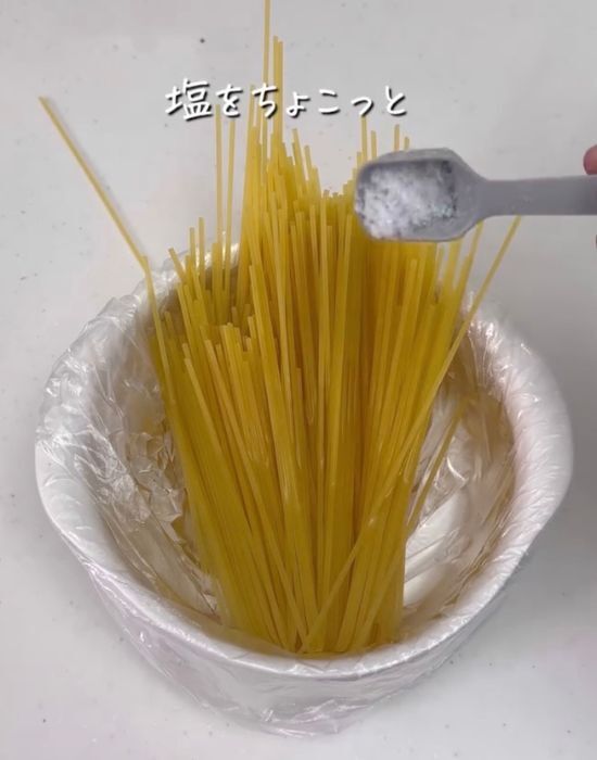 『焼きそばを４分チン』　料理酒を加えて加熱したら…　「今日からコレ」「すごい」