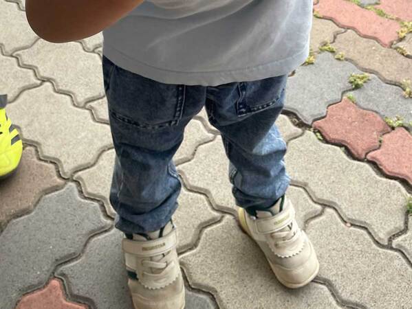 『うまい棒』を食べた子供に、４万人が共感　リアクションに「笑った」「分かるわ」