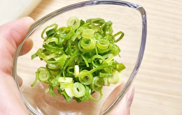 袋麺のスープに青ネギを１０ｇ入れて？　「天才か」「これは間違いない」