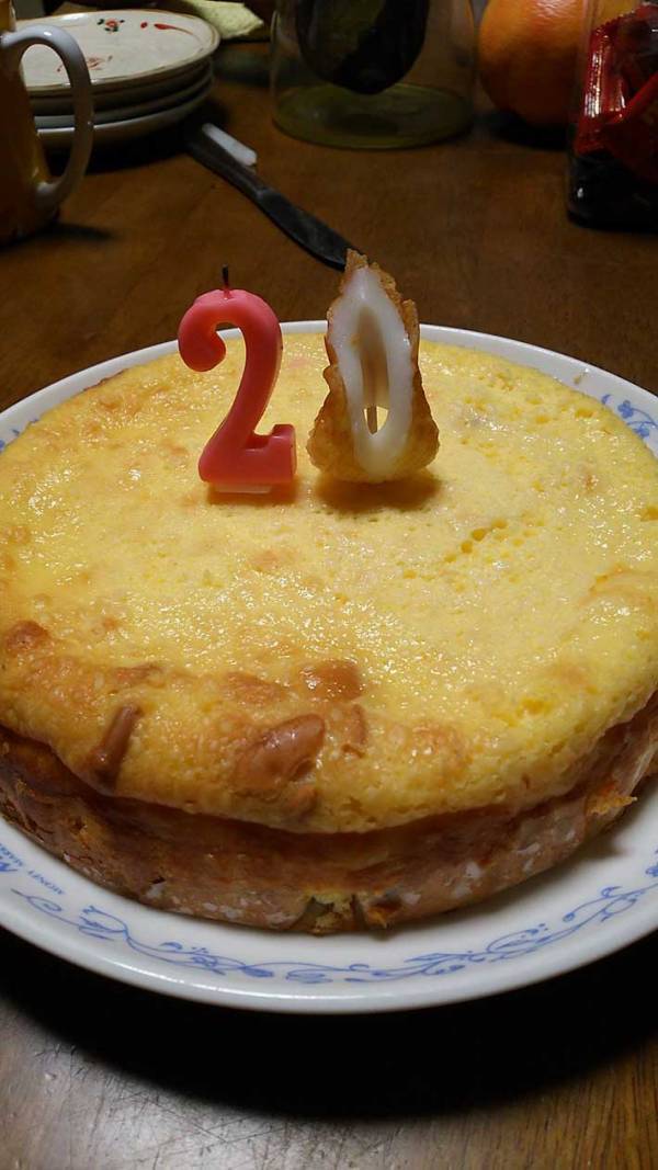 弟の誕生日に、母親が用意したのは…？　写真に「腹抱えて笑った」「発想の勝利」