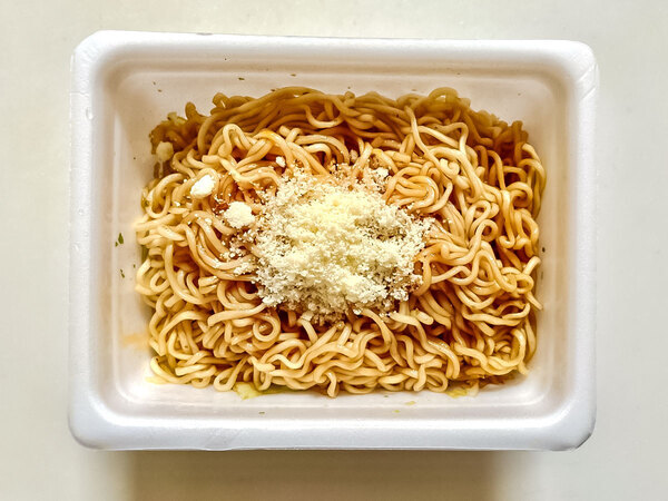 ペヤングに入れてみて！　まるか食品の提案に「す、すごい」「ジャンク感がやばい」