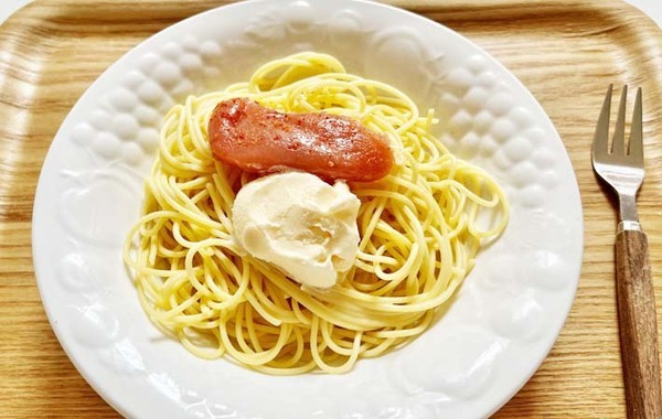 ゆでたパスタ　上にのせたのは…「予想以上においしい！」「異色すぎた」