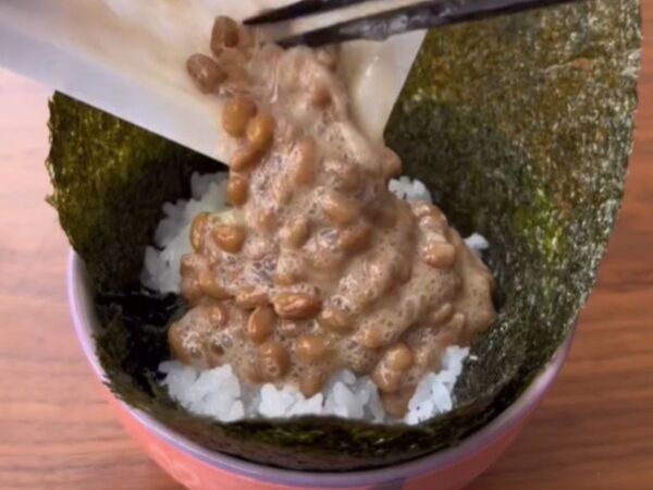 納豆ご飯のお悩み解決！　茶わんにネバネバが付かない食べ方に「天才」