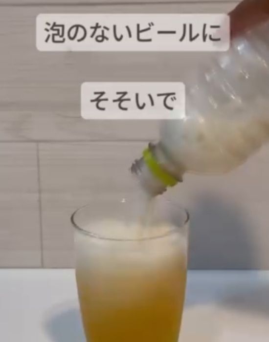 魔法みたい！　ビールの泡を復活させる方法に「考えた人天才」「何でこうなるの？」