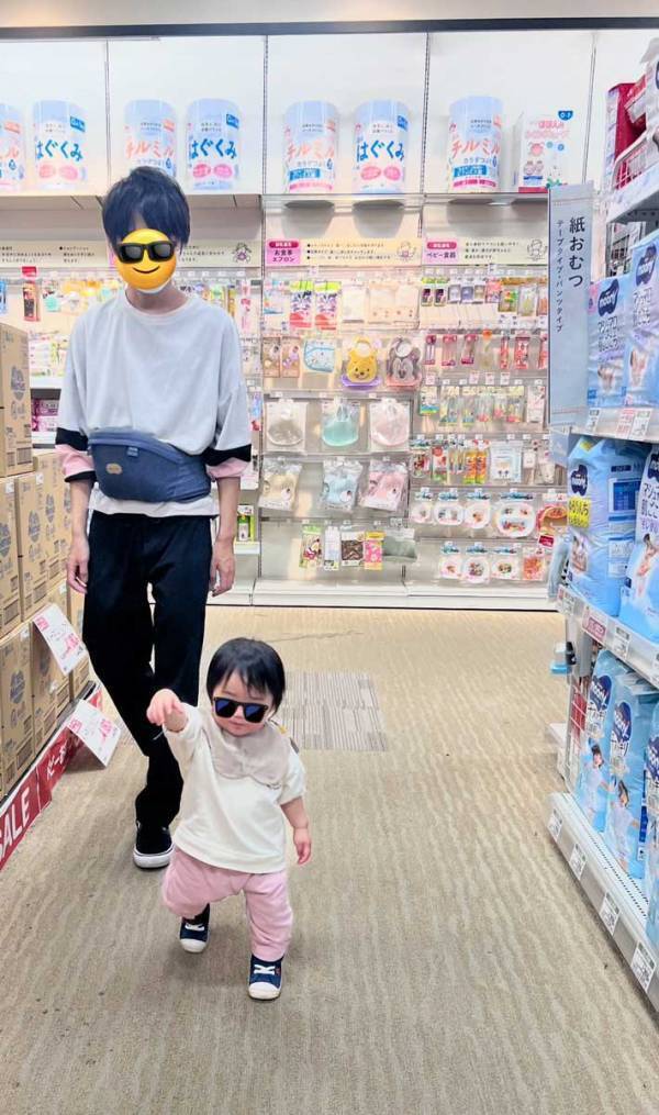 母親「来店は２回目です」　常連客風な０歳児に「将来有望」「頼もしい」