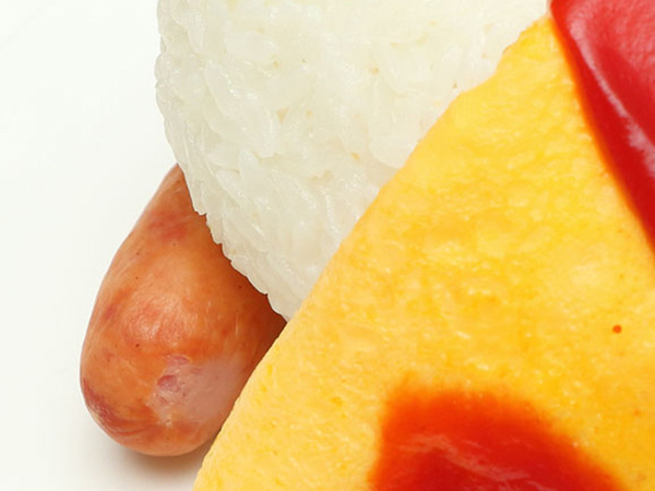 ウインナーと薄焼きの卵、その間に？　「これは食べられない」「ずっと眺めてしまう」