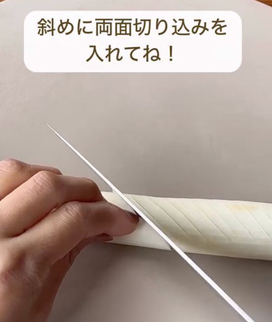 縦に切り込みを入れてみて！　ネギの切り方テクに「驚いた」「全然違う」