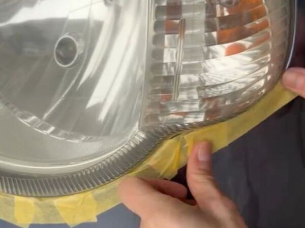 「衝撃！」「気持ちいい」　車のヘッドライトの黄ばみをスッキリ落とす方法