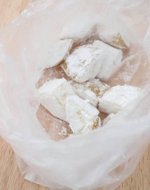 「これ絶対うまいやつ」「やってみたい！」　ジャガイモに片栗粉をまぶして…？