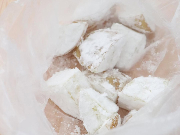 「これ絶対うまいやつ」「やってみたい！」　ジャガイモに片栗粉をまぶして…？