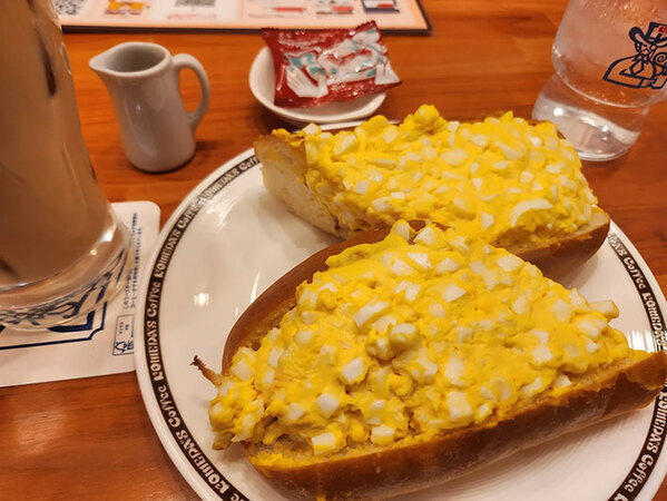 パンが限界迎えてる…　コメダでエッグサンドを頼んだら、届いた料理がこちら