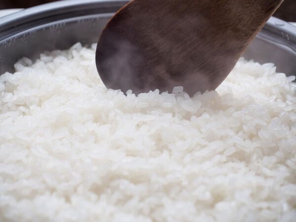 炊いたご飯がべちゃべちゃするなら？　メーカーの情報に「見直します」