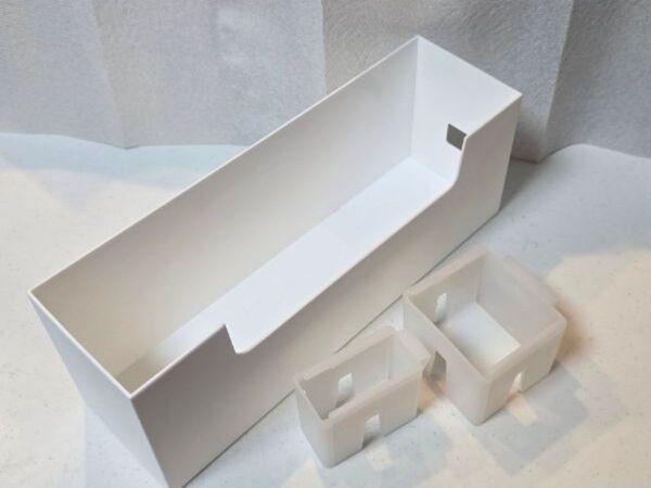 「万能すぎる」「収納の救世主」　ダイソー『伸縮ドアポケットケース』の意外な使い方