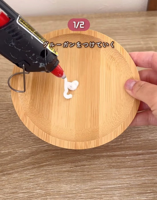 「万能すぎる」「収納の救世主」　ダイソー『伸縮ドアポケットケース』の意外な使い方