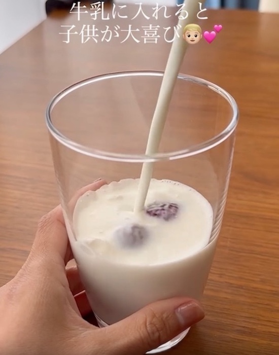 ハチミツをかけたイチゴを凍らせると…　結果に「早速試す」「めっちゃ気になる」